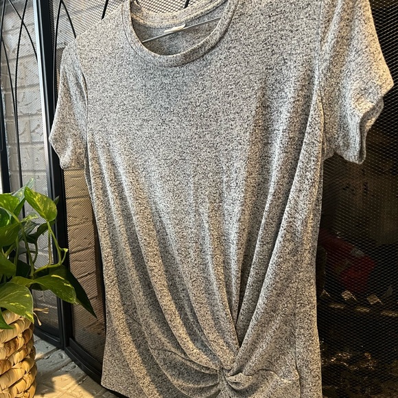 🌺2/$8🌺 Old Navy Twist Top - Picture 4 of 7